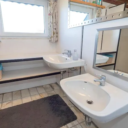 8 Person In Harboore Nyaraló